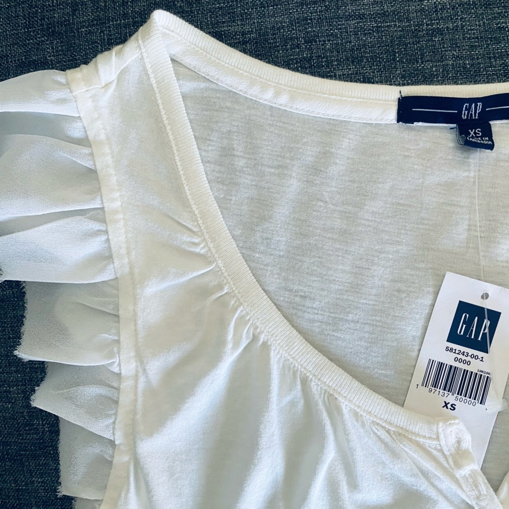 GAP Ruffle Top - Picture 3 of 3